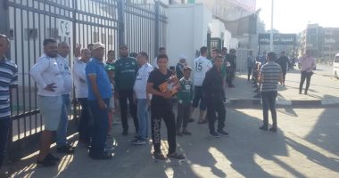 توافد جماهير المصرى على استاد بورسعيد لدعم فريقها أمام اتحاد العاصمة.. صور
