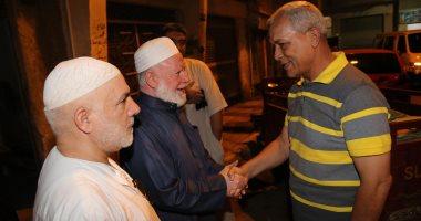 فيديو ... محافظ المنوفية لـ"مواطنين سوريين": "ربنا يزيل الكرب عن بلدكم.. ومصر وطنكم"