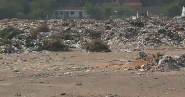 قارئ يشكو من تحويل شارع محطة مترو حلمية الزيتون إلى مقلب قمامة