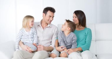 ما تحاوليش تبقى "سوبر ماما".. كيف يؤثر الآباء المثاليون سلبًا على أبنائهم؟