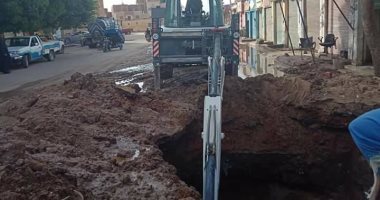 مستنقعات انفجارات خطوط مياه الشرب والصرف الصحى بأسوان تسبب أزمة بيئية.. صور