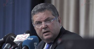 وزير قطاع الأعمال العام يبحث سبل النهوض بشركتى العبوات والجمهورية للأدوية