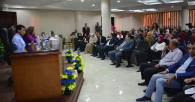 صور.. وزير الرياضة يلتقى شباب وفتيات دمياط ويطالبهم بتطوير مهاراتهم
