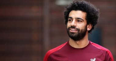 وزير الرياضة داعما محمد صلاح: "إحنا معاك"