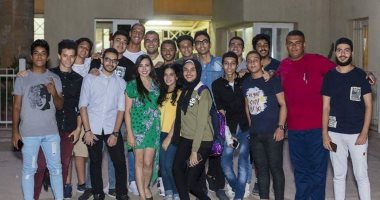 ساندى تجتمع بطلبة الثانوية العامة وتشجعهم على الاجتهاد