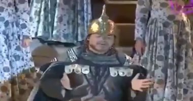 شاهد.. كيف أدى عاصى الحلانى دور "صلاح الدين الأيوبى" على مسرح بعلبك