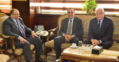 وزير التنمية المحلية يبحث مع محافظى شمال وجنوب سيناء إدراجهما بمجال الاستثمار