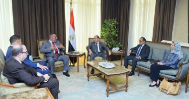 وزير الصناعة يبحث تطوير الصناعات اليدوية والحرفية وزيادة معدلات التصدير