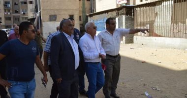 محافظ بورسعيد يتفقد حى الضواحى ويوجه بتكثيف حملات إزالة الإشغالات