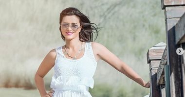 اللبنانية نور تودع الصيف بجلسة تصوير جديدة 