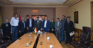 وزير الشباب والرياضة يلتقى بمجلس إدارة نادى الصحفيين ويعد بتطويره