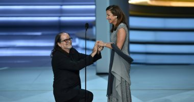 شاهد.. Glenn Weiss يعرض الزواج على Jan Svendsen بـ"إيمى 2018"