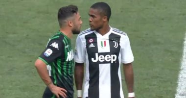 إيقاف دوجلاس كوستا لاعب يوفنتوس 4 مباريات لسوء السلوك