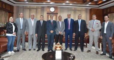 صور.. مجلس المنيا يلتقى المحافظ لبحث سبل دعم النادى
