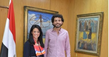 وزيرة السياحة تلتقى عمر سمرة أول مصرى يصعد إلى قمة إيفرست