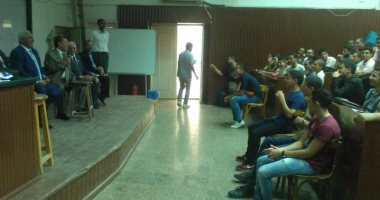 رئيس جامعة الأزهر للطلاب الجدد: وطنوا أنفسكم على الانتماء للأزهر منهجا وعقيدة
