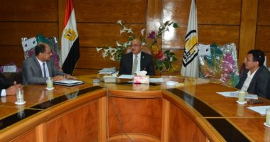 رئيس جامعة أسيوط لطلاب يمنيين: حريصون على تقديم الدعم لإتمامكم الدراسة