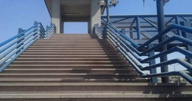 طلاب أكاديمية بطريق مصر إسماعيلية الصحراوى يناشدون المسئولين عمل كوبرى مشاة