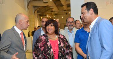 شاهد الوقفة الفرعونية ومكتبة النحاتين وحكاية إيزادورا فى صالون النحت 
