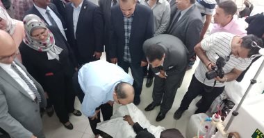 فيديو وصور.. وزير التنمية المحلية يتفقد المستشفيات الجامعة بأسيوط