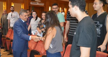 صور.. الهجرة تنظم زيارة لقناة السويس لوفد من المصريين فى أستراليا
