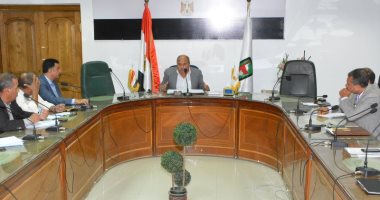 محافظ سوهاج يشدد على حل المعوقات بالمدن العمرانية الجديدة