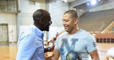 شاهد مدرب منتخب اليد يحضر تدريب الزمالك