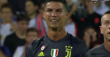 فيديو.. طرد رونالدو بعد 30 دقيقة فقط لاعتدائه على لاعب فالنسيا دون كرة