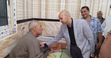 صور .. وكيل صحة الشرقية يطمن على مرضى الغسيل الكلوى بديرب نجم