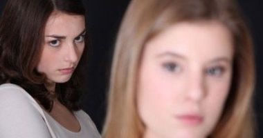 مقموصة بزيادة ولا منفسنة.. مدربة أنوثة هتقولك إزاى تتخلصى من 5 عيوب فى البنات