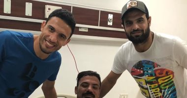 أحمد جعفر ينشر صورة بصحبة جدو أثناء زيارة عمرو زكى فى المستشفى