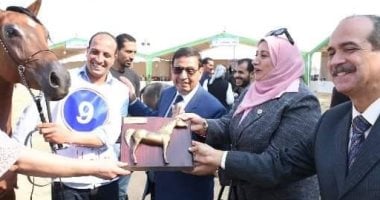 سكرتير عام الشرقية يوزع جوائز ودروع التميز للفائزين بمهرجان الخيول العربية 