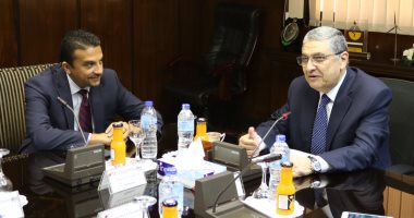 وزير الكهرباء يوقع عقد تشغيـل 3 محطات بالبـرلس والعاصمـة الإدارية وبنى سويف