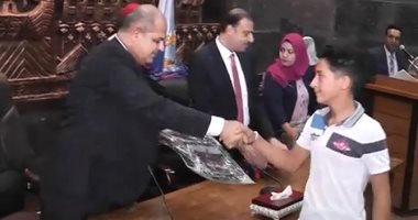 محافظ الغربية يوزع 200 شنطه دراسية على طلاب المدارس بمناسبة العام الجديد