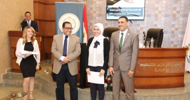"التنظيم والإدارة" يكرم أول دفعة تدريب من طلبة الاقتصاد بجامعة القاهرة
