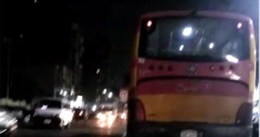 فيديو.. قارئ يرصد أتوبيس نقل عام تتصاعد منه أدخنة كثيفة بشارع المطرية