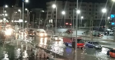 صور.. غرق أكبر شوارع الغردقة فى مياه الصرف الصحى بسبب كسر فى الخط الرئيسى