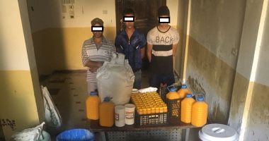 ضبط المتهمين بإدارة مصنع عصائر مجهولة المصدر بمدينة بدر