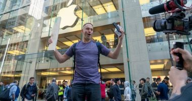 فيديو.. إلقاء هاتف iPhone XS Max من مسافة 8 أمتار لاختبار قوة تحمله