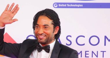 كيف رد عمرو سعد على سخرية الجمهور من ظهوره بـ"لوك" غريب؟
