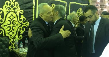 كوادر الوفد يستقبلون "فؤاد" و"السجينى" بالترحيب فى عزاء شقيق أبو شقة