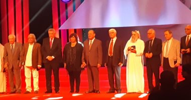 إيناس عبدالدايم تكرم 12 مسرحيا بختام مهرجان القاهرة الدولى للمسرح التجريبى