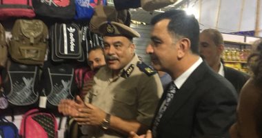 صور.. إقبال كبير على منافذ مبادرة "كلنا واحد" لمديرية أمن سوهاج