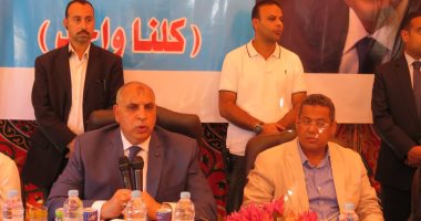 صور .. مدير أمن الجيزة يقدم هدايا لأهالى الواحات ويتفقد معرض "كلنا واحد"