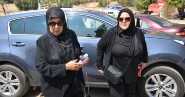 وحيد حامد وميرفت أمين ودلال عبد العزيز فى جنازة المنتج سمير خفاجى