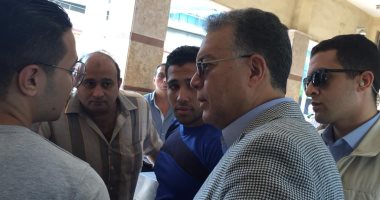 صور.. وزير النقل فى جولة مفاجئة للمترو مع بداية العام الدراسى 