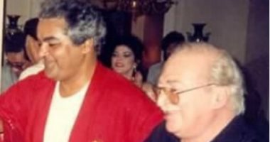 بصورة نادرة مع والده.. عمر مصطفى متولى ينعى المنتج الراحل سمير خفاجى