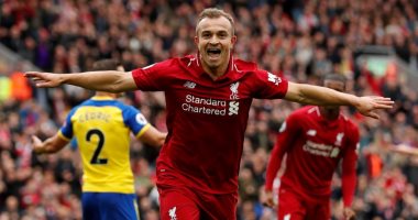 ليفربول يحتفل بعيد ميلاد شاكيرى بعد شفائه من كورونا