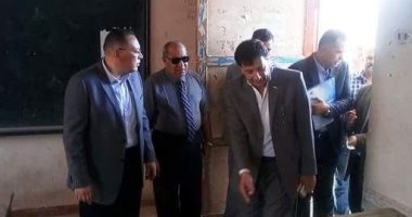 محافظ الشرقية يرصد إهمالا فى مدارس فاقوس قبل بدء الدراسة بساعات 