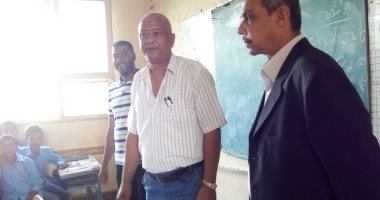 صور.. إحالة مدير مدرسة للتحقيق لوجود كشك وبائع حلوى داخل المبنى